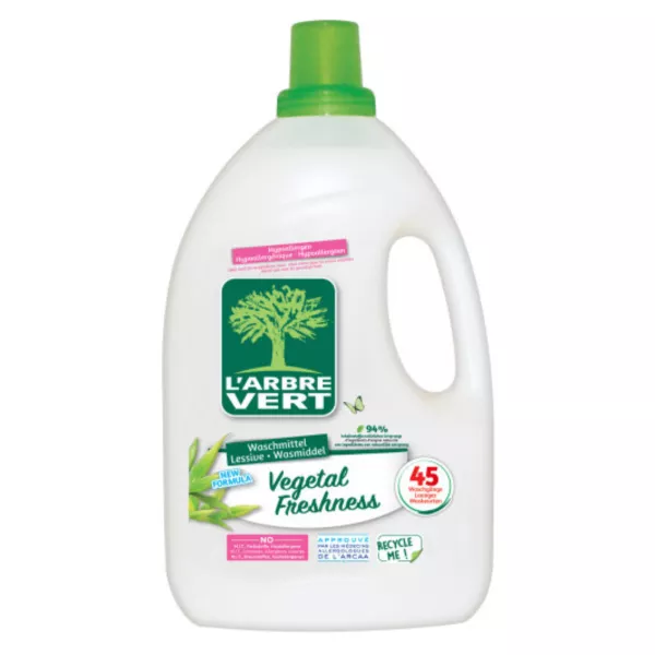 "L'Arbre Vert Eco-Friendly Laundry Detergent Vegetal Freshness, 2.025L bottle with green cap, 94% natural ingredients, Ecolabel certified, for 45 washes.