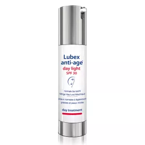 Flacon de crème Lubex Anti-Age Day Light UV30, 50ml pour peaux normales à grasses. Crème de jour anti-âge avec protection SPF 30. Disponible chez vitamister en Suisse.